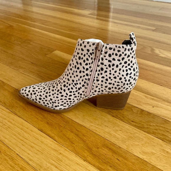 Booties - Picture 3 of 4